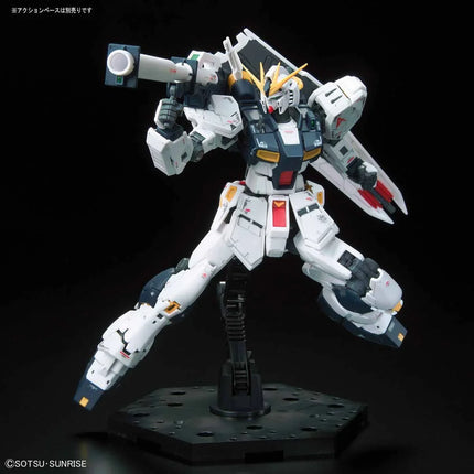 Bandai - Gunpla - RG 1/144 - Mobile Suit Gundam: Char's Counterattack - RX-93 Nu Gundam