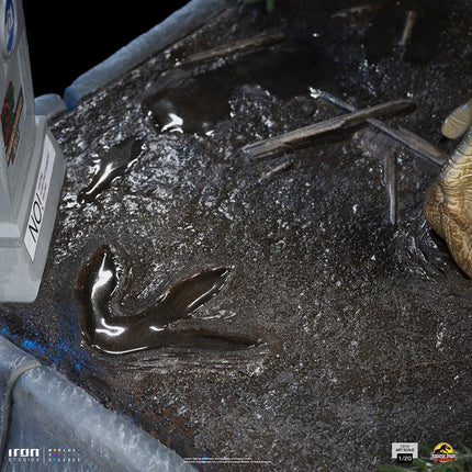 Iron Studios - Jurassic World - T-Rex attacks Donald Gennaro Demi Art Scale Statue 1/20 - The Card Vault