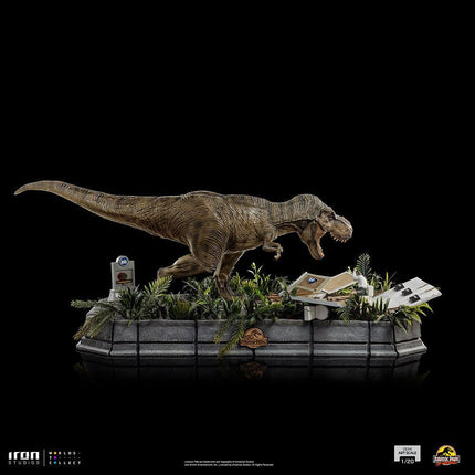 Iron Studios - Jurassic World - T-Rex attacks Donald Gennaro Demi Art Scale Statue 1/20 - The Card Vault