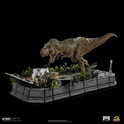 Iron Studios - Jurassic World - T-Rex attacks Donald Gennaro Demi Art Scale Statue 1/20 - The Card Vault