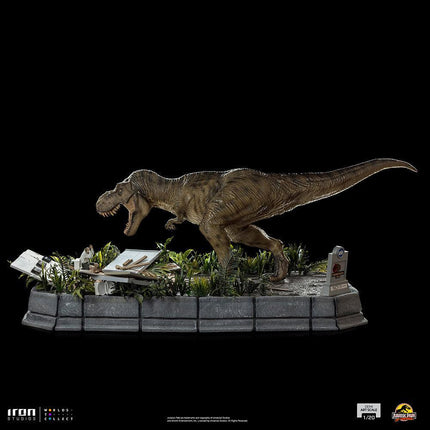 Iron Studios - Jurassic World - T-Rex attacks Donald Gennaro Demi Art Scale Statue 1/20 - The Card Vault