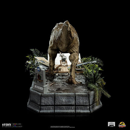 Iron Studios - Jurassic World - T-Rex attacks Donald Gennaro Demi Art Scale Statue 1/20 - The Card Vault