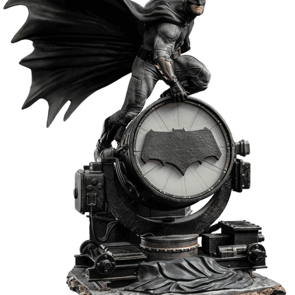 Iron Studios - Zack Snyder's Justice League - Batman on Batsignal Deluxe BDS Art Scale Statue 1/10 - The Card Vault
