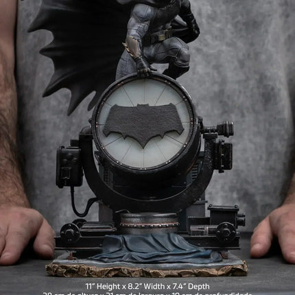 Iron Studios - Zack Snyder's Justice League - Batman on Batsignal Deluxe BDS Art Scale Statue 1/10 - The Card Vault