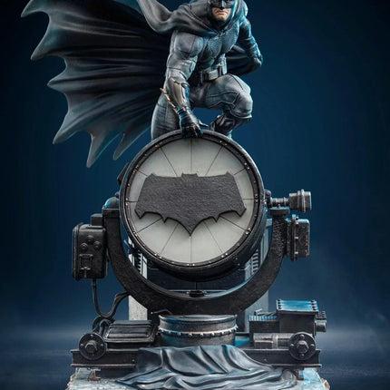 Iron Studios - Zack Snyder's Justice League - Batman on Batsignal Deluxe BDS Art Scale Statue 1/10 - The Card Vault