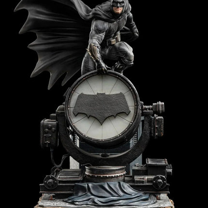 Iron Studios - Zack Snyder's Justice League - Batman on Batsignal Deluxe BDS Art Scale Statue 1/10 - The Card Vault