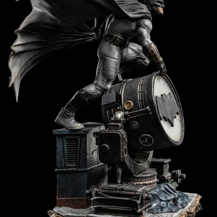 Iron Studios - Zack Snyder's Justice League - Batman on Batsignal Deluxe BDS Art Scale Statue 1/10 - The Card Vault