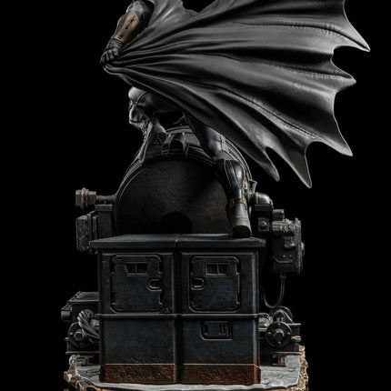 Iron Studios - Zack Snyder's Justice League - Batman on Batsignal Deluxe BDS Art Scale Statue 1/10 - The Card Vault