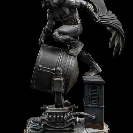 Iron Studios - Zack Snyder's Justice League - Batman on Batsignal Deluxe BDS Art Scale Statue 1/10 - The Card Vault
