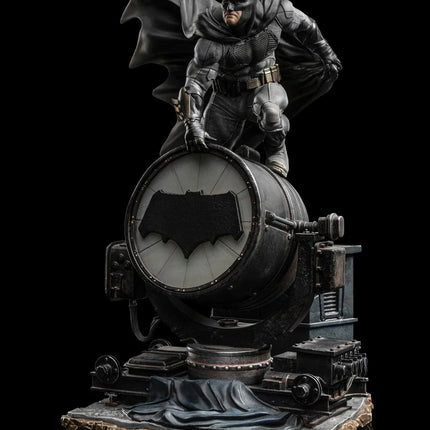 Iron Studios - Zack Snyder's Justice League - Batman on Batsignal Deluxe BDS Art Scale Statue 1/10 - The Card Vault