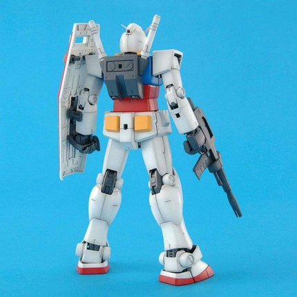 Bandai - Gunpla - MG 1/100 - Mobile Suit Gundam - RX-78-2 Gundam Ver.2.0 - official view 3