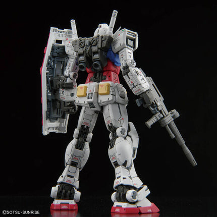 Bandai - Gunpla - RG 1/144 - Mobile Suit Gundam - RX-78-2 Gundam Ver.2.0 - official gallery image 2