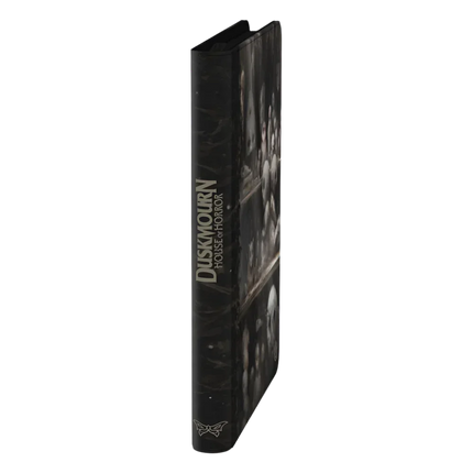 Ultimate Guard - Zipfolio 360 XenoSkin - Magic: The Gathering - Duskmourn: House of Horror - Dollmaker’s Shop