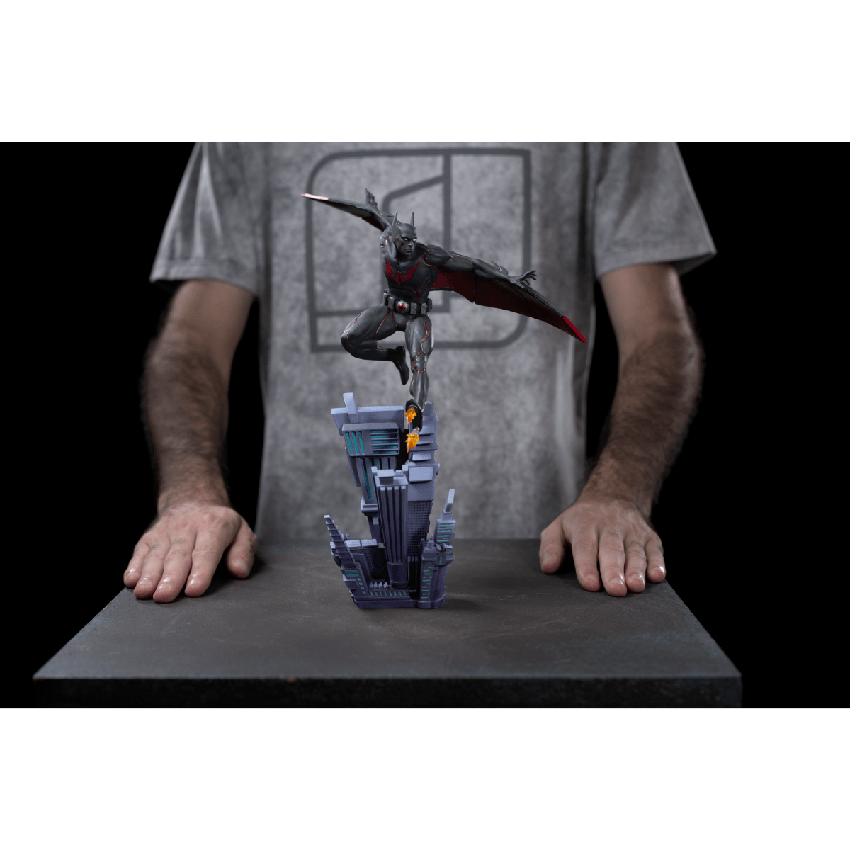 Iron Studios - Batman Beyond - Batman 1/10 Art Scale Statue - The Card Vault