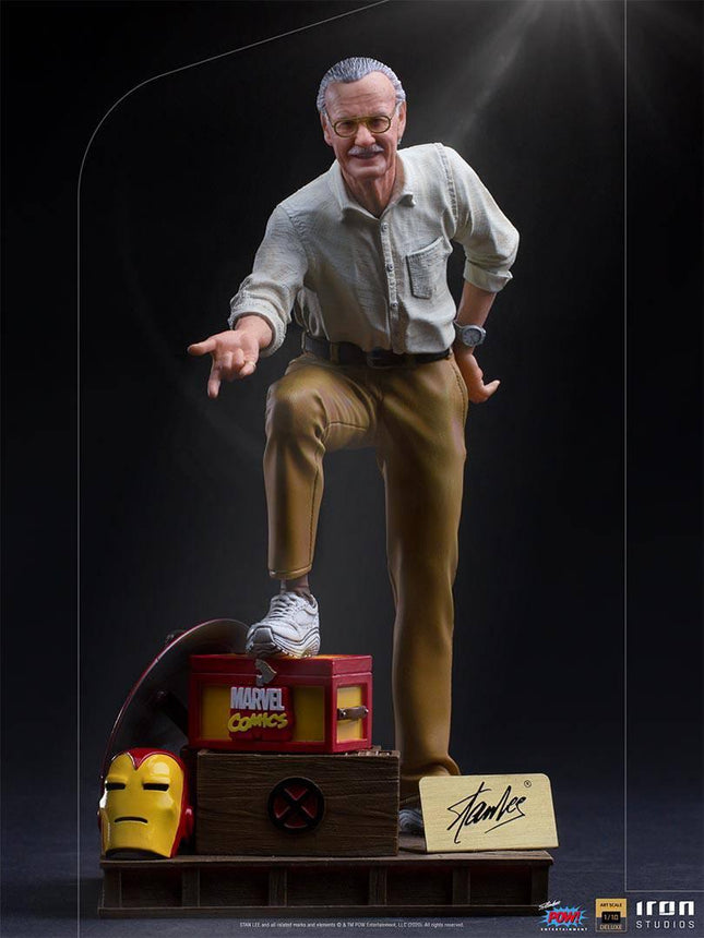 Iron Studios - Stan Lee Deluxe BDS Art Scale Statue 1/10 - The Card Vault