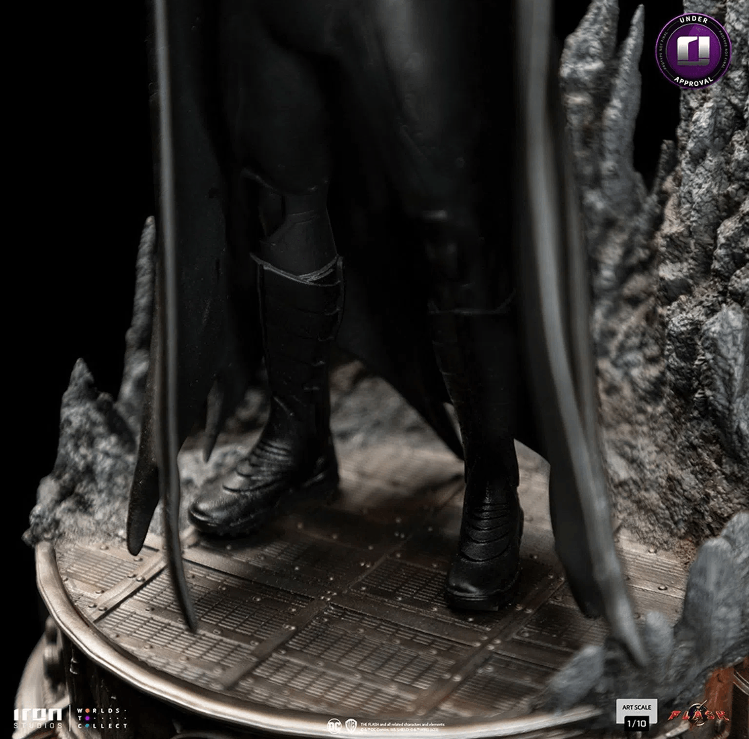 Iron Studios - The Flash Movie - Batman - Art Scale Statue 1/10 - The Card Vault