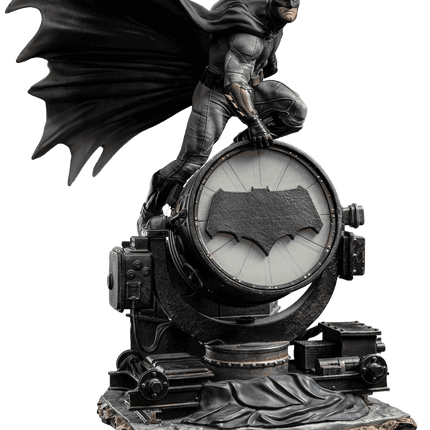 Iron Studios - Zack Snyder's Justice League - Batman on Batsignal Deluxe BDS Art Scale Statue 1/10 - The Card Vault