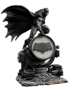 Iron Studios - Zack Snyder's Justice League - Batman on Batsignal Deluxe BDS Art Scale Statue 1/10 - The Card Vault