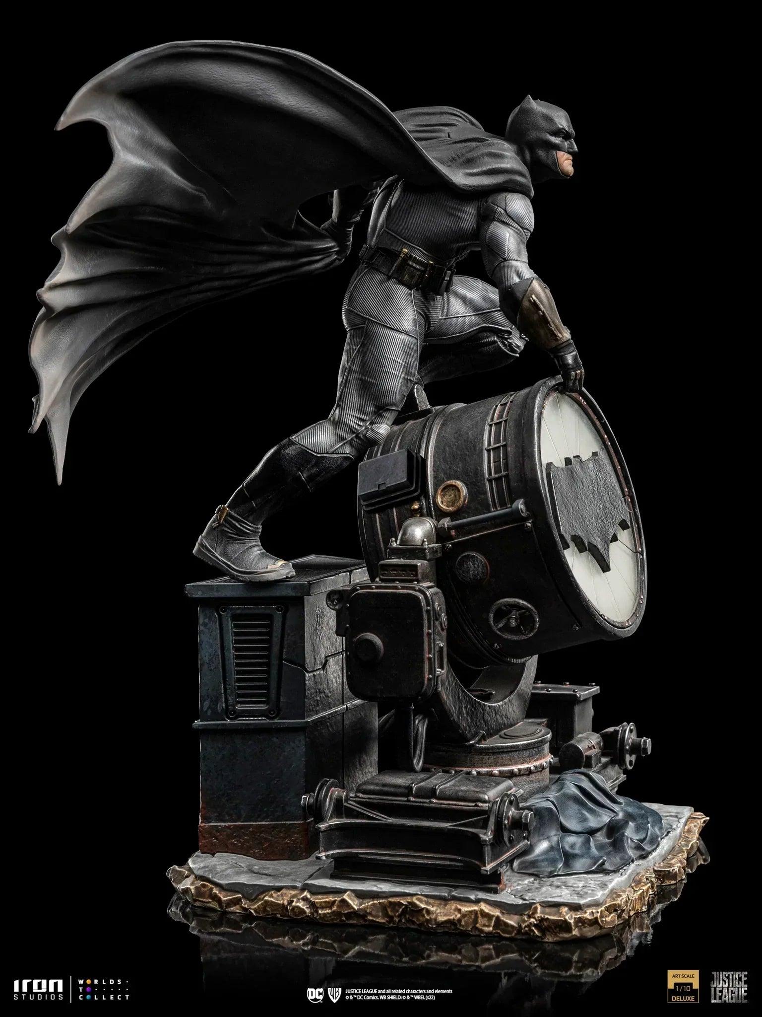 Iron Studios - Zack Snyder's Justice League - Batman on Batsignal Deluxe BDS Art Scale Statue 1/10 - The Card Vault